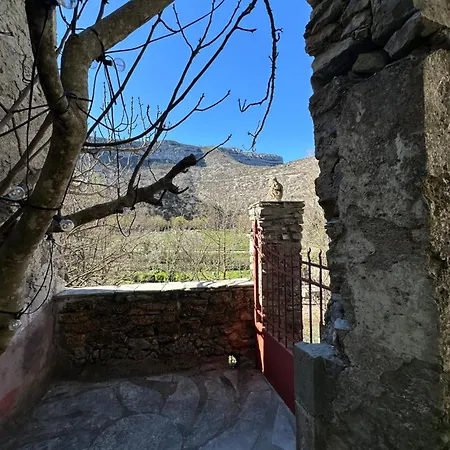 Maison Vue Panoramique Au Centre Du Cirque De Navacelles Blandas