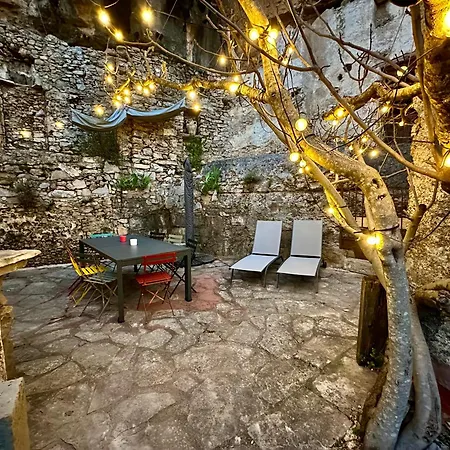 Maison Vue Panoramique Au Centre Du Cirque De Navacelles
