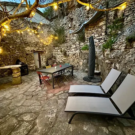 Maison Vue Panoramique Au Cirque De Navacelles *