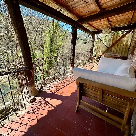 Maison Vue Panoramique Au Cirque De Navacelles