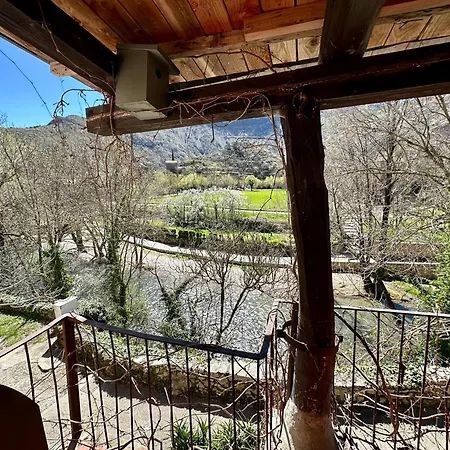 Maison Vue Panoramique Au Centre Du Cirque De Navacelles Blandas