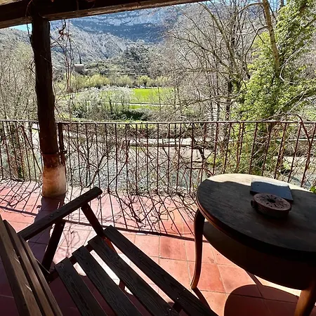 Maison Vue Panoramique Au Centre Du Cirque De Navacelles